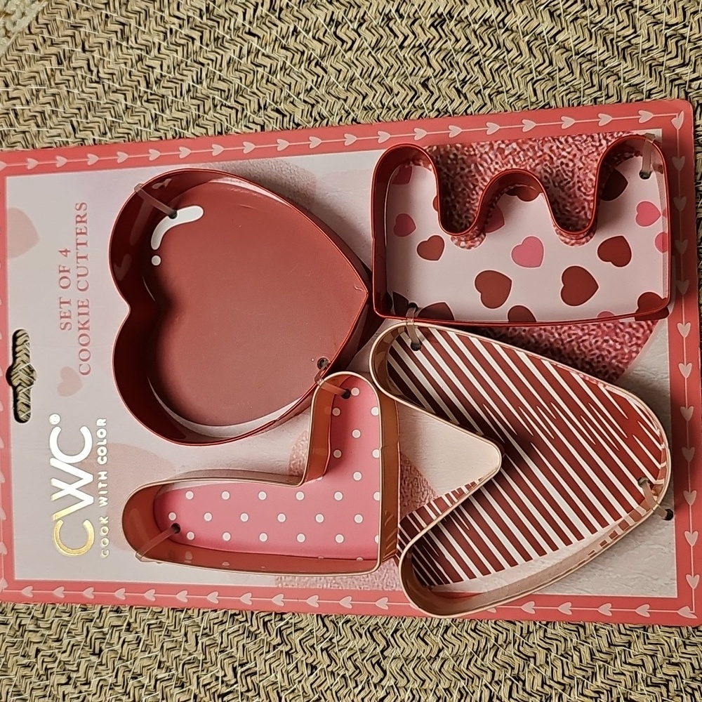 New CWC Heart Spatula and Cookie Cutter Set - Picture 3 of 4